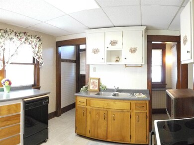 1028 W 14th St, Davenport, IA 52804 - photo 4