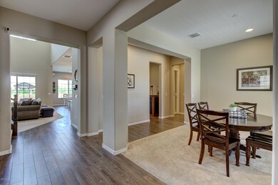 1934 E Crescent Way-8
