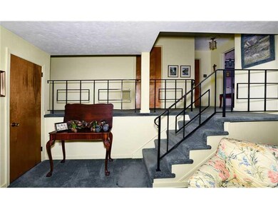Entry/Foyer. A closer view of the balcony....steps