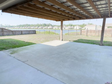 17490 Soaring Flight Dr, Prairieville, LA 70769 - photo 3