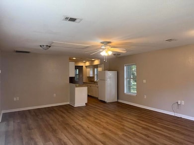 1028 N Brett St, Crestview, FL 32536 - photo 3