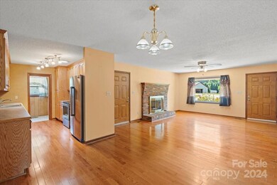 128 Dj Dr, Statesville, NC 28625 - photo 3