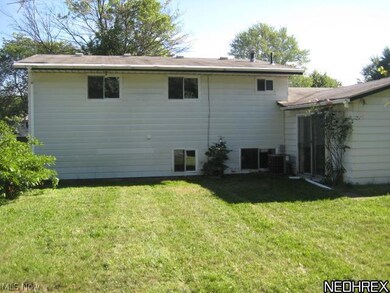 2135 E 40th St, Lorain, OH 44055 - photo 2