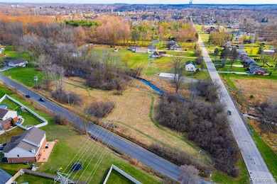 003 Woodruff Rd, Gibraltar, MI 48173 - photo 4