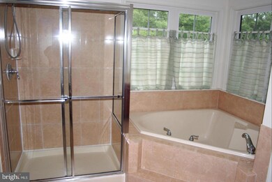 9990 Cyrandall Dr, Oakton, VA 22124 - photo 5