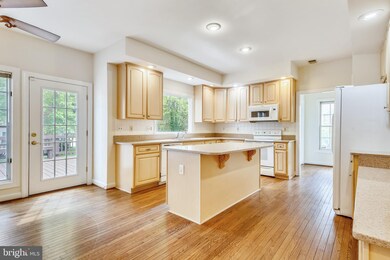 8656 Oak Chase Cir, Fairfax Station, VA 22039 - photo 7