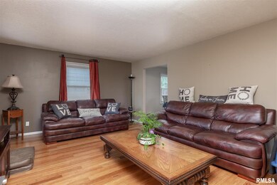 2658 W 34th St, Davenport, IA 52806 - photo 3