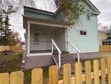 View of front of house featuring a porch