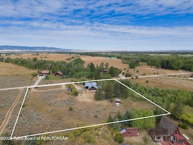 5223 Rancheros Loop_For MLS-9