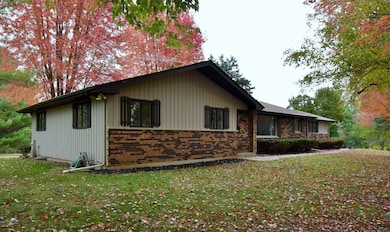 8108 Howe Rd, Wonder Lake, IL 60097 - photo 2