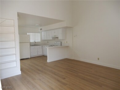 5146 Gray Ln unit A, Las Vegas, NV 89119 - photo 3