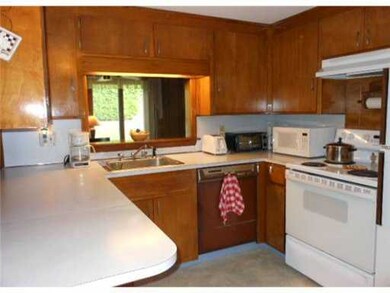 214 Glen Hills Dr, Cranston, RI 02920 - photo 6