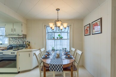 06 Dining Area