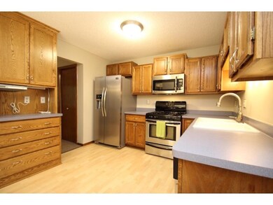 Enjoy your spacious kitchen w/ stainless steel app