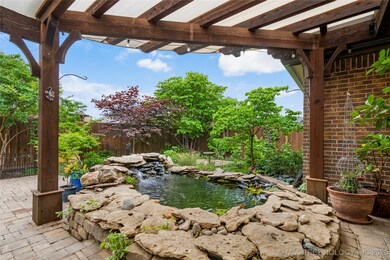 Relax to the sound of the fountain of the coy pond