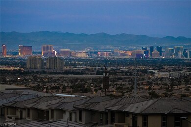Incredible Strip Views!