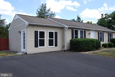 11002 Huntington Woods Cir, Fredericksburg, VA 22407 - photo 3