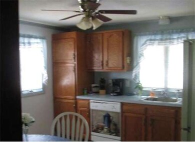 5 Nokomis St, Springfield, MA 01109 - photo 3