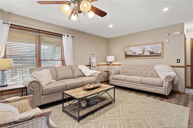 2204 E Arrowhead Dr, New Albany, IN 47150 - photo 2