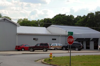 726 Sevier St, Shelbyville, TN 37160 - photo 4