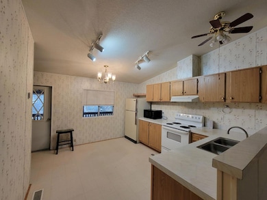 116 S Nelson St, Mitchell, OR 97750 - photo 5