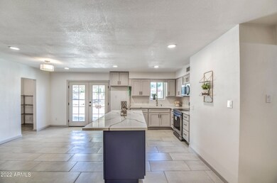 KITCHEN 8