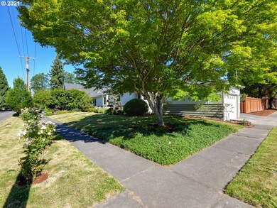 315 E Sheridan St, Newberg, OR 97132 - photo 2