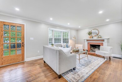 820 S Cassingham Rd, Columbus, OH 43209 - photo 3