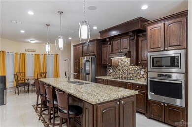 838 N 7 1 2 St, Alamo, TX 78516 - photo 6