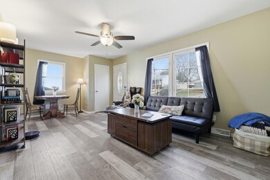 2404 E 37th Ct, Des Moines, IA 50317 - photo 2