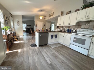 841 Grosstown Rd unit 6, Pottstown, PA 19464 - photo 5