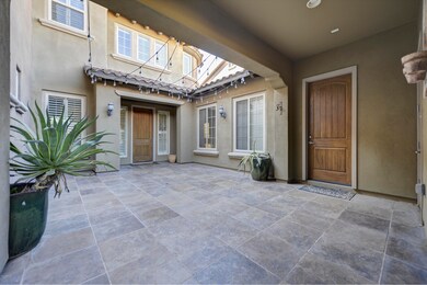 002_Courtyard