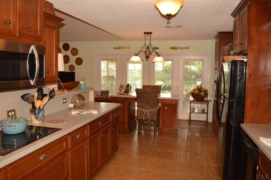 3392 Holt Cir, Pensacola, FL 32526 - photo 4