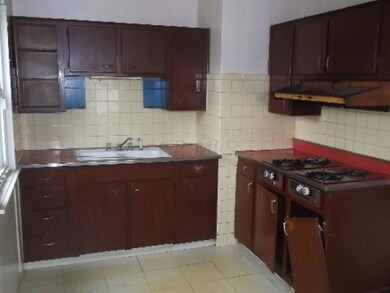 2338 Grasmere kitchen