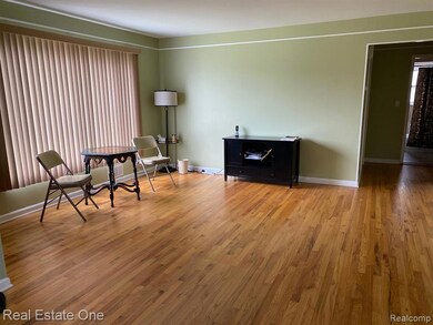 Beautiful Hardwood Floors in Living Room