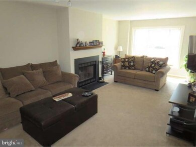 1055 Maple Glen Cir, Pottstown, PA 19464 - photo 2