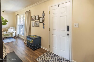 10106 Landwood Dr, Louisville, KY 40291 - photo 4