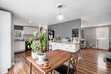 Dining/Kitchen