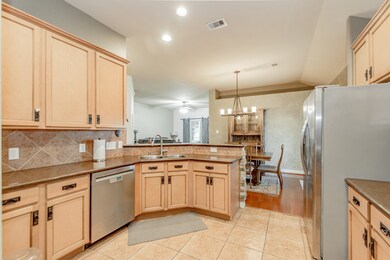 1051 Luke Dr, Alvin, TX 77511 - photo 3