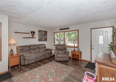 3002 W 63rd St, Davenport, IA 52806 - photo 2