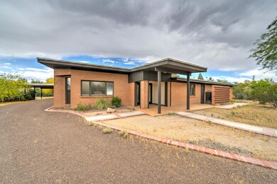 5510 N Buena Terra-4
