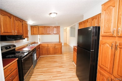Eat-in kitchen with pantry and breakfast bar