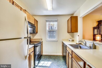 10436 Parthenon Ct, Bethesda, MD 20817 - photo 4