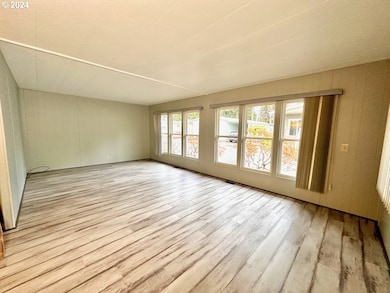 Living Room/Entrance