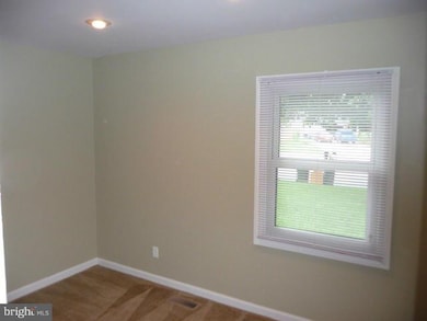 203 N Sycamore Ct, Sterling, VA 20164 - photo 7