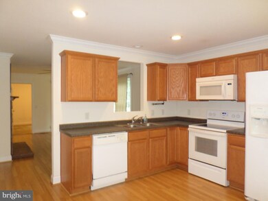 854 Lakeview Dr, Colonial Beach, VA 22443 - photo 3