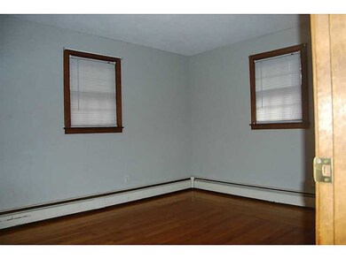 Bedroom. Hardwood floor