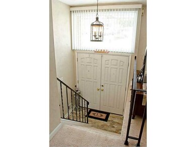 Entry/Foyer.