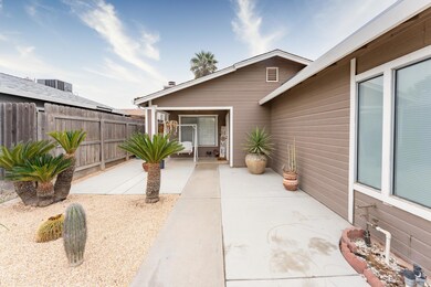 1061 11th Ave, Kingsburg, CA 93631 - photo 2