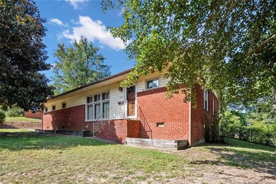 424 Mcrae Dr, Fayetteville, NC 28305 - photo 2